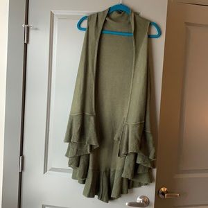 COCO + CARMEN RUFFLED VEST